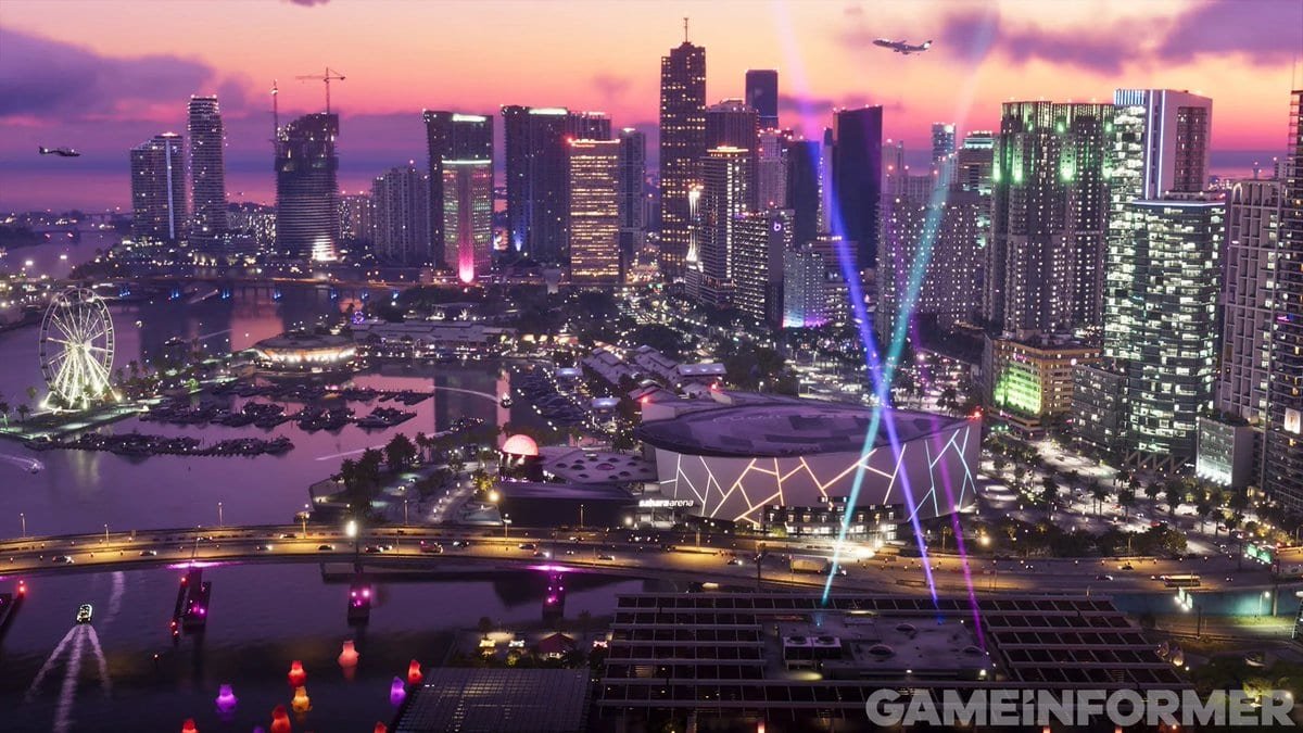 Vice City vista do alto ao anoitecer, com a orla iluminada, roda-gigante e feixes de laser verde sobre os prédios